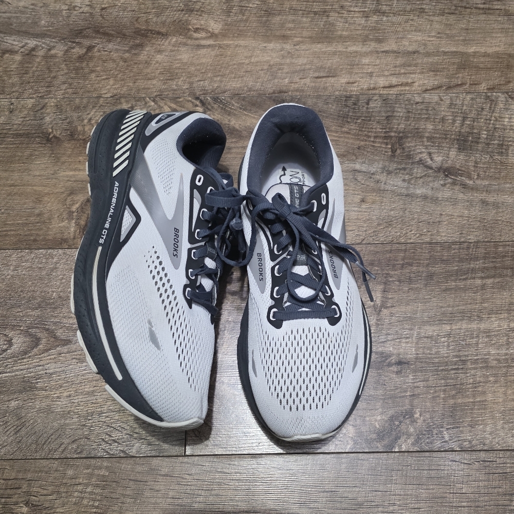 Brooks Adrenaline GTS 23 Sneaker Men Size 8.5 Wide